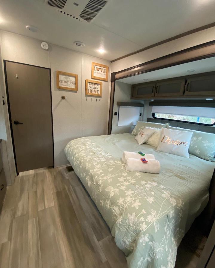 Cozy Rv Experience W/Pool+Spa Near Lake Conroe Willis Exterior photo